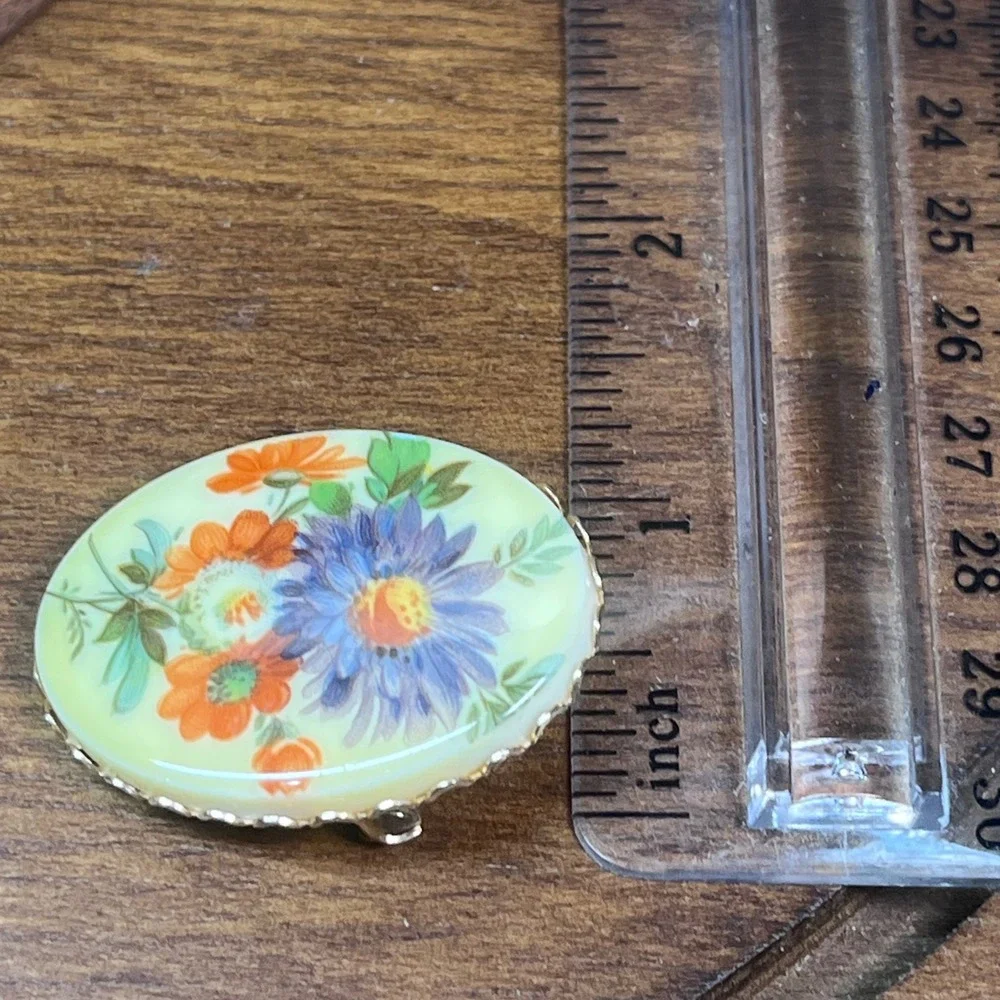 Vtg Oval Floral Brooch Gold Tone Scalloped Frame Purple Orange Flowers Pin